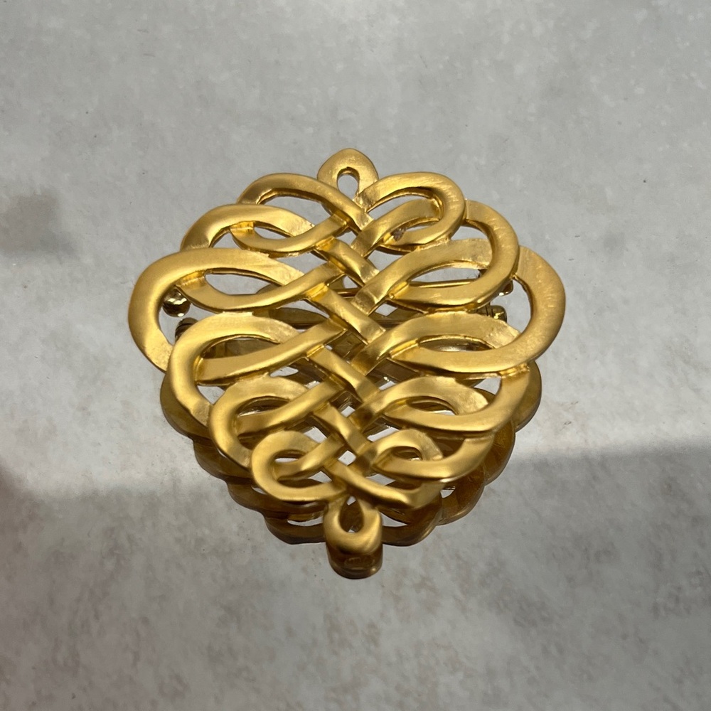 Mma celtic infinity knot pin